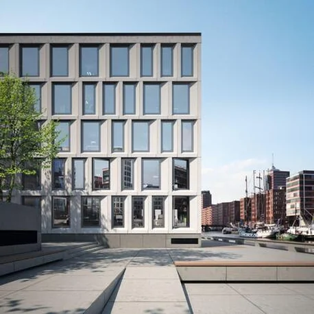 Multi-storey office building with regular bays of Schüco AWS 90.SI+ windows