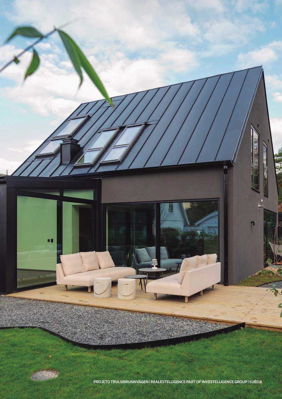 Trulsibrunnsvägen, Sweden — a metal-roofed volume glazed with Sosoares LT casement units